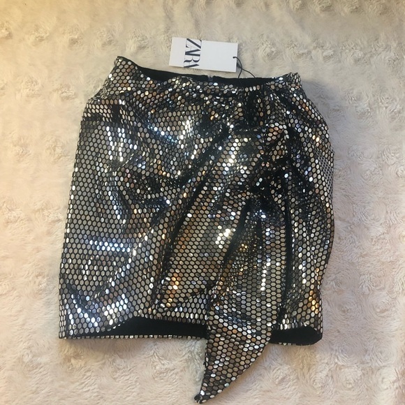 𝅺NWT ZARA Bloggers Fave Sparkly Knotted Skirt - Picture 2 of 11